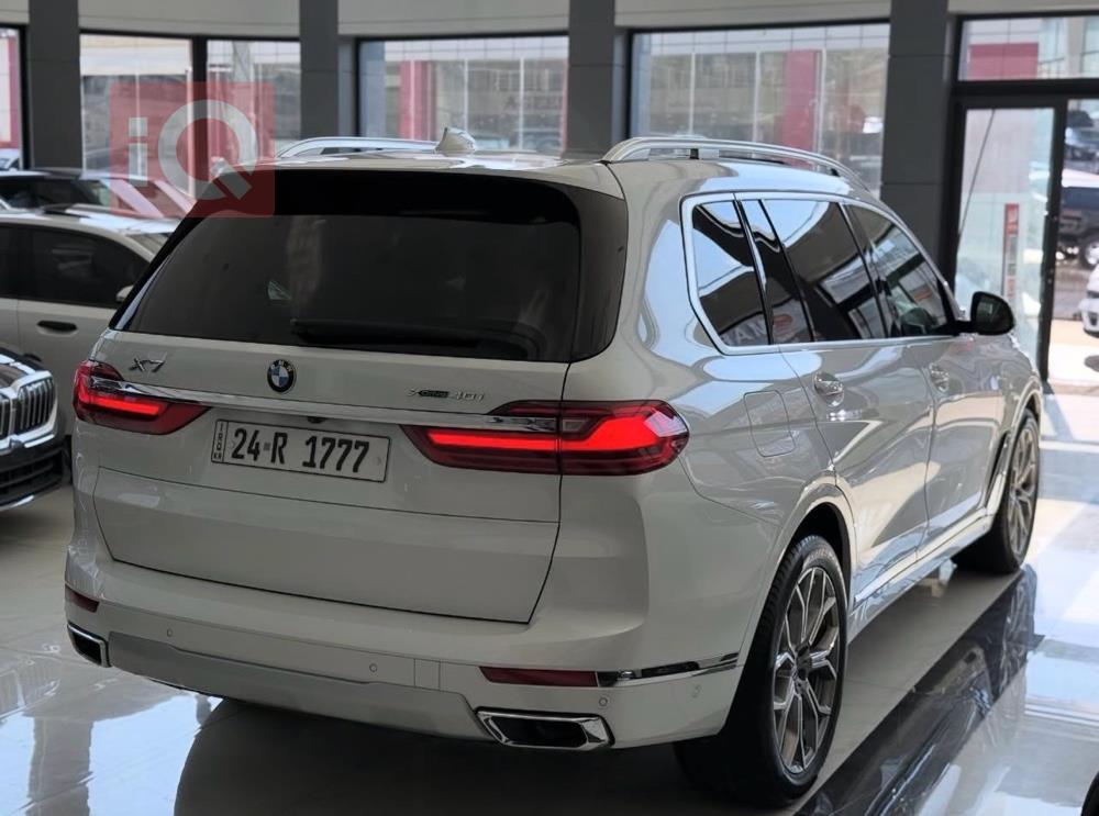 بی ئێم دەبڵیو X7